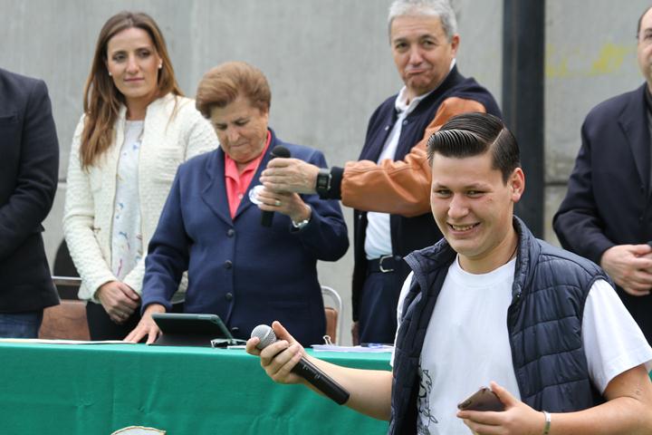 Ir a la Siguiente Foto