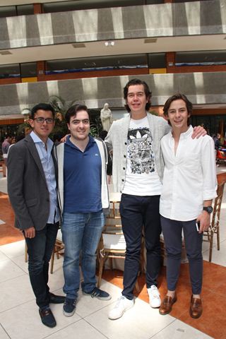 Ir a la Siguiente Foto