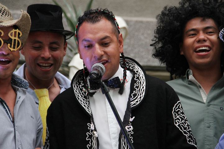 Ir a la Siguiente Foto