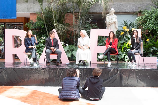 Ir a la Siguiente Foto