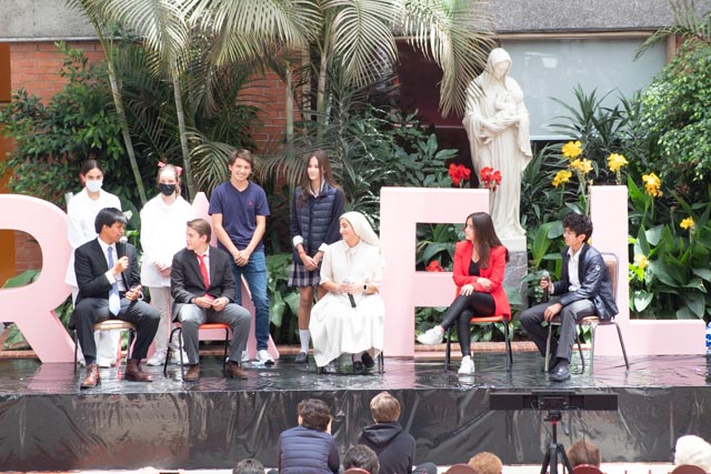 Ir a la Siguiente Foto