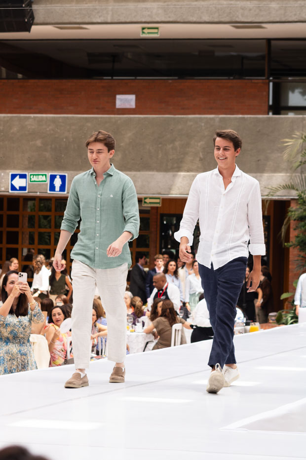 Ir a la Siguiente Foto