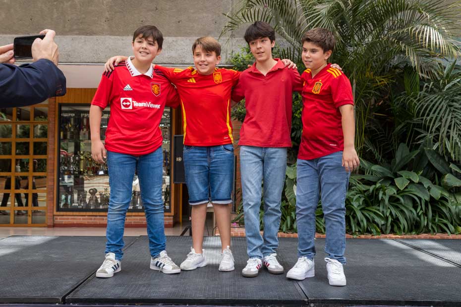 Ir a la Siguiente Foto