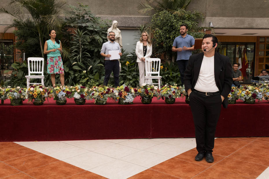 Ir a la Siguiente Foto