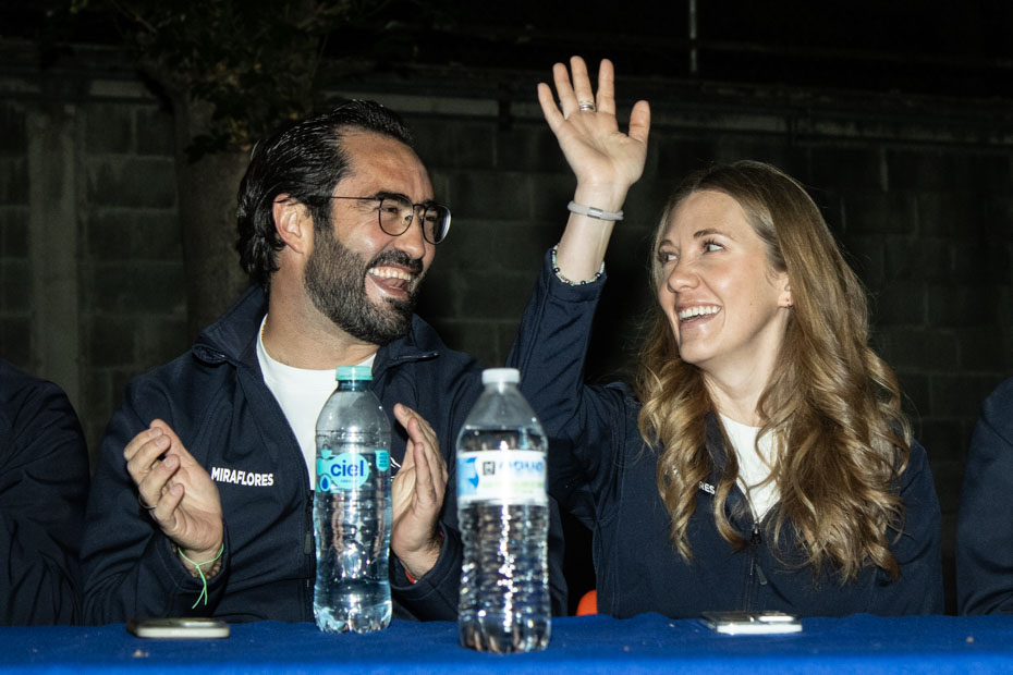 Ir a la Siguiente Foto