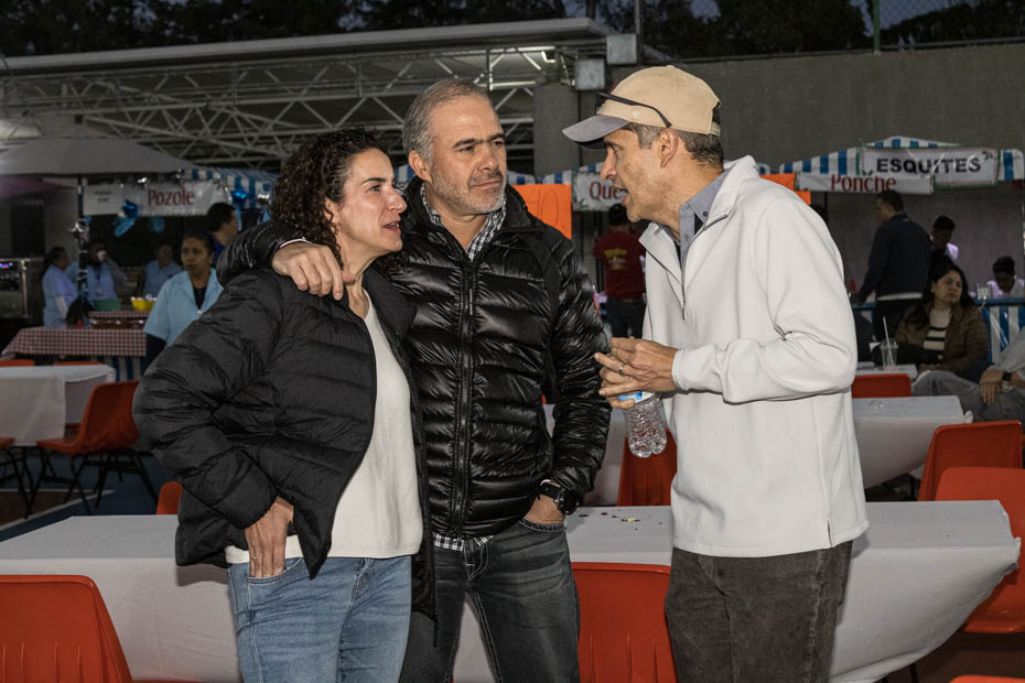 Ir a la Siguiente Foto