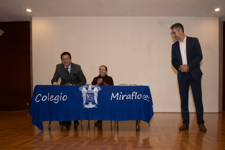 Ir a la Siguiente Foto
